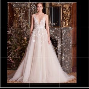 Monique Lhuillier Embroidered wedding dress